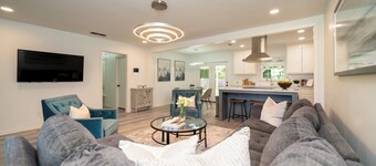 Stylish 5-Star Longview Stay: 3BR, Game Room & Smart TVs for 6–8 Guests