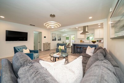 Stylish 5-Star Longview Stay: 3BR, Game Room & Smart TVs for 6–8 Guests