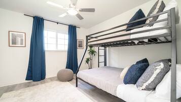 3 dormitorios, tabla de planchar con plancha, wifi y ropa de cama