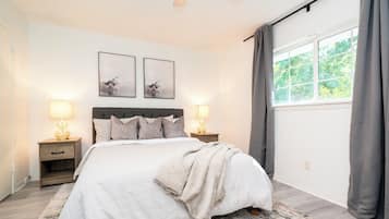 3 chambres, fer et planche à repasser, Wi-Fi, draps fournis