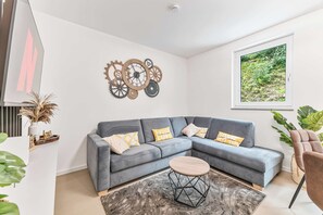 テレビ、書斎 / ワークスペース