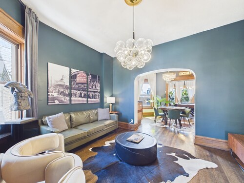 Premier 4BR Art Deco suite with garage.