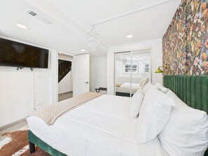 2 عدّة غرف نوم ومكواة/لوح كي وسرير سفر وواي فاي مجانًا