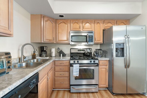 Fridge, microwave, oven, stovetop