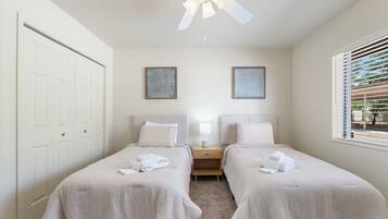 2 chambres, fer et planche à repasser, Wi-Fi gratuit, draps fournis