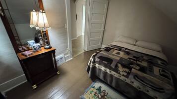 6 bedrooms, iron/ironing board, free WiFi, bed sheets