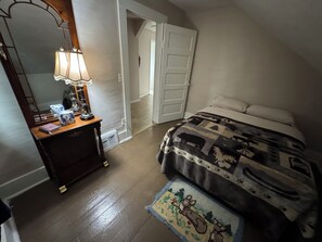 6 bedrooms, iron/ironing board, free WiFi, bed sheets