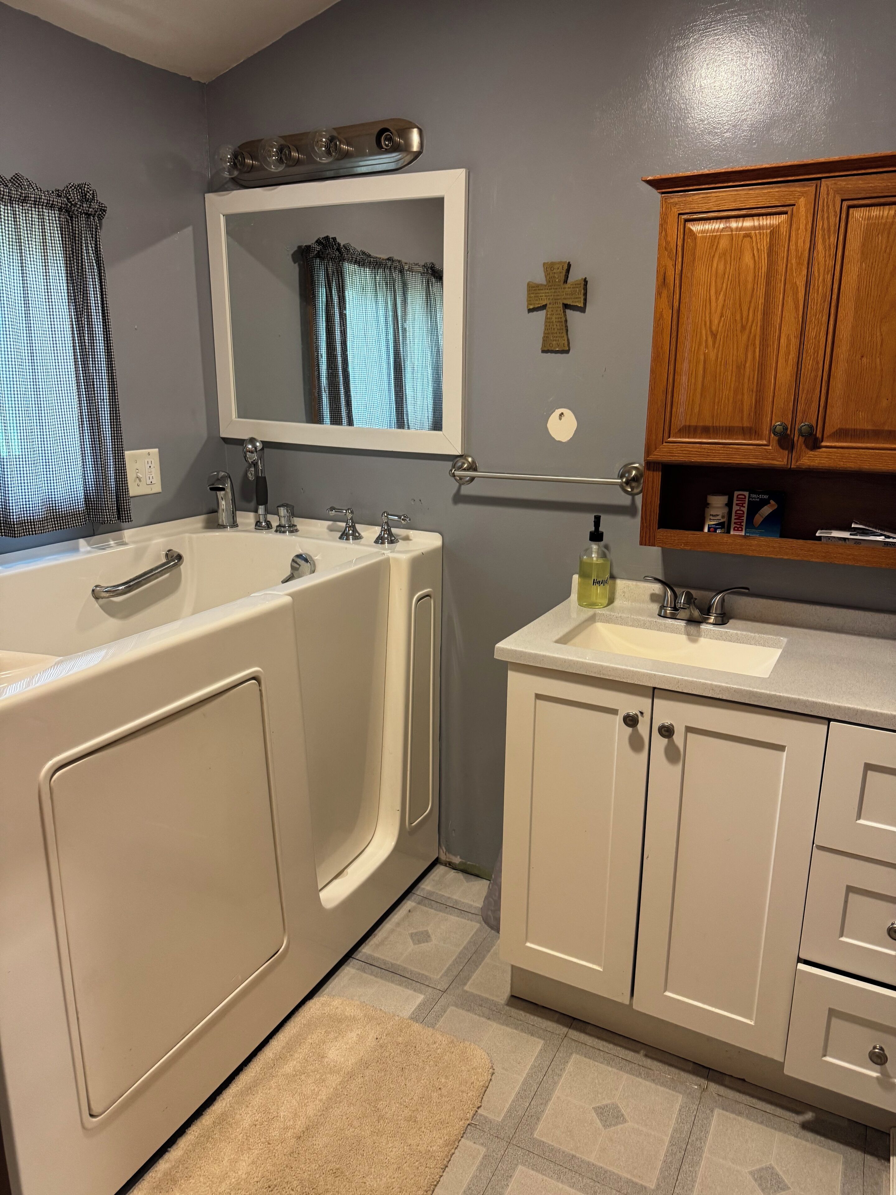 Towels, soap, shampoo, toilet paper