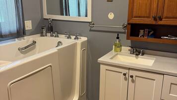 Towels, soap, shampoo, toilet paper