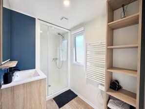 Een douche, een haardroger