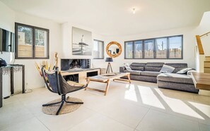 TV, fireplace - Villa d’exception avec piscine – Quiberon (Quiberon)