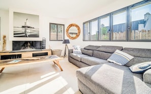TV, fireplace - Villa d’exception avec piscine – Quiberon (Quiberon)