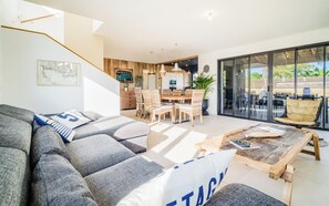 TV, fireplace - Villa d’exception avec piscine – Quiberon (Quiberon)