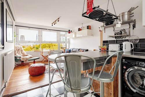 The Finch Loft | Skyline Views & Home Cinema