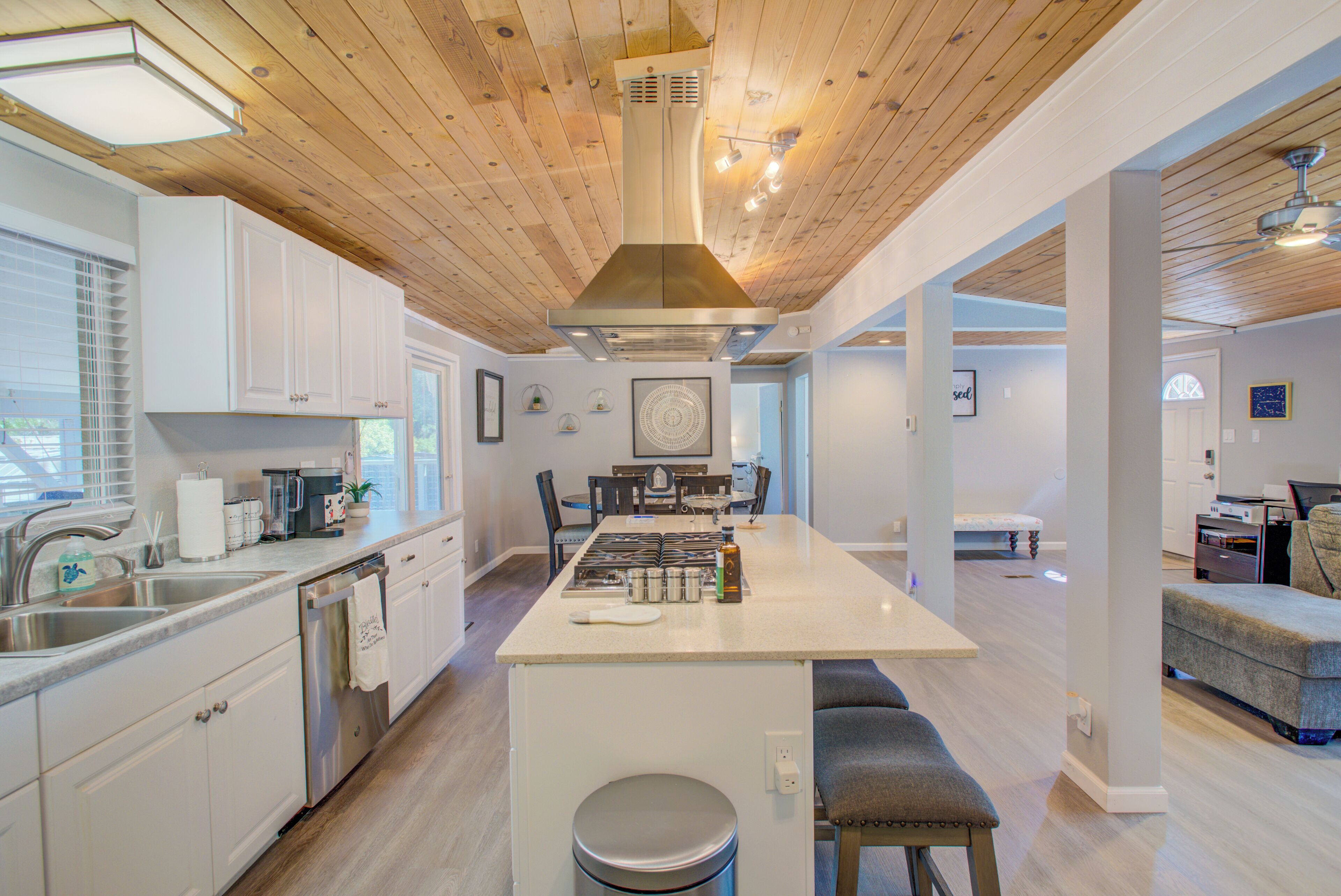 冰箱、微波炉、烤箱、炉灶