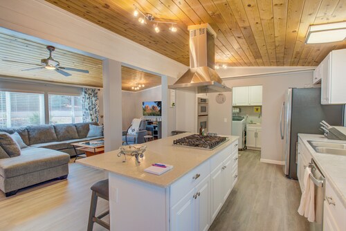 3-bedroom house in Sedona, Red Rock views, AC, Firepit, Deck, Close to Trails