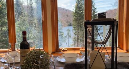 Large 6 Bedroom Waterfront Clean Lake Close to SKI Mont Blanc and Tremblant