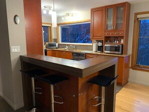 Micro-ondes, four, plaque de cuisson, lave-vaisselle