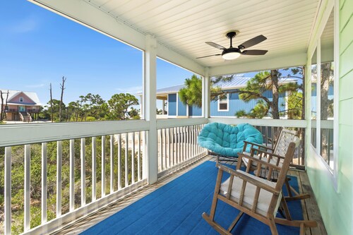 Blue Turtle Bliss - Cape San Blas bungalow w/easy pool and beach access