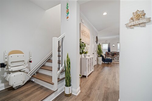 Coastal 2 Story Townhouse w/ Pool & Patio,