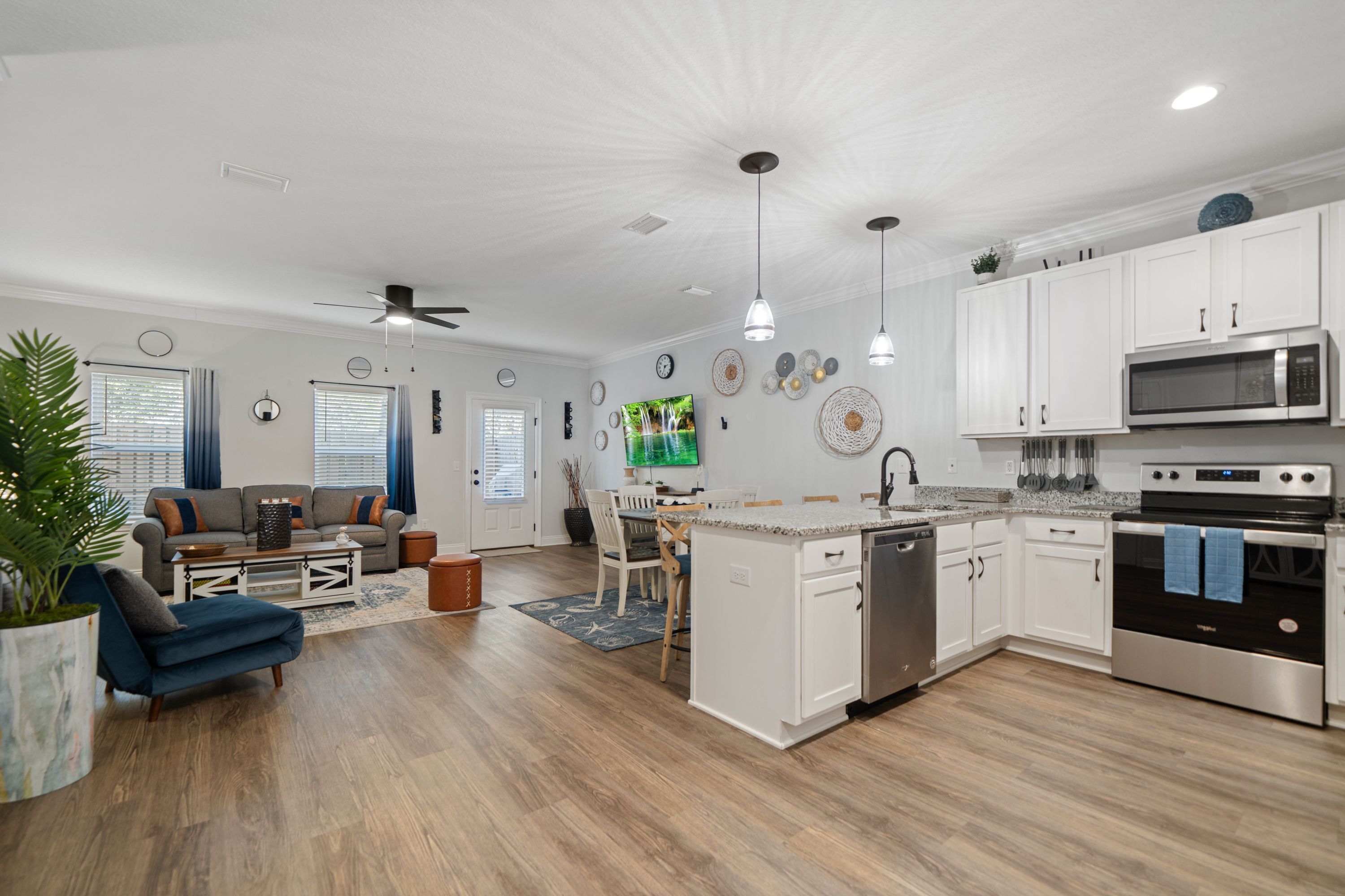 Fridge, oven, stovetop, dishwasher