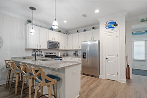 Fridge, oven, stovetop, dishwasher