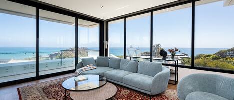 Téléviseur connecté, foyer, bureau