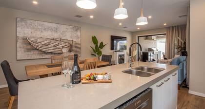 The Peninsula Pearl | Luxury Retreat with Heated Pool