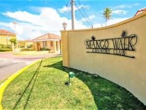 المنطقة المحيطة بالمنشأة