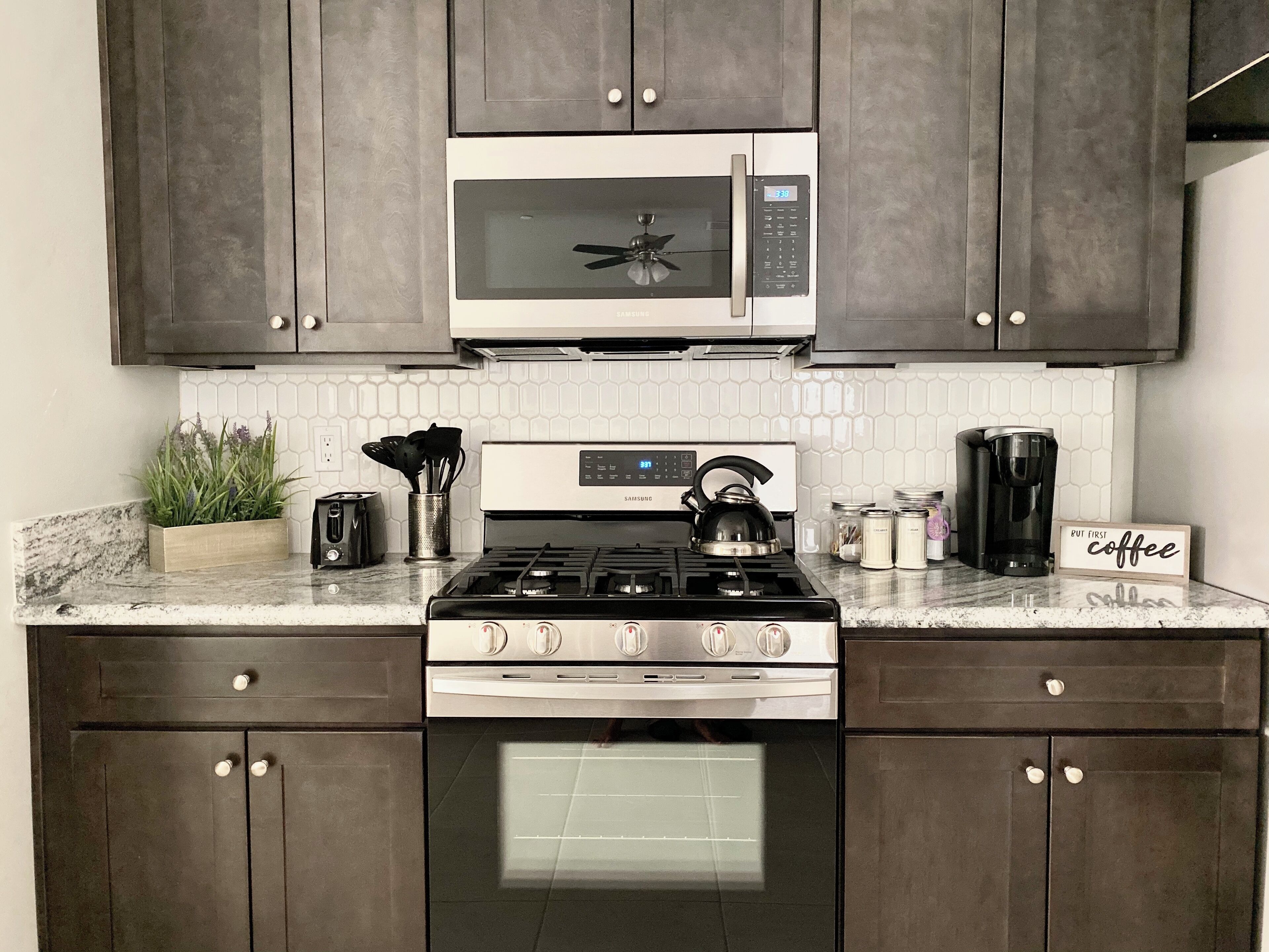 ثلاجة، ميكروويف، فرن، موقد طهي مسطح