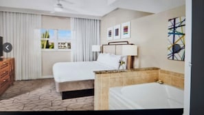 2 bedrooms, iron/ironing board, WiFi - 2-bedroom condo across the street and access to trump resort (Miami)