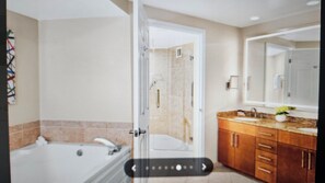 Hårføner, håndklær og toalettpapir