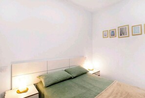 Iron/ironing board, internet, bed sheets - Apartment near the airport, The Greey's house A (El Calero)