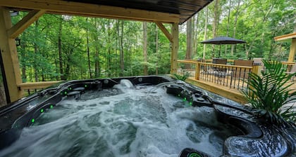 Tranquil 3-bedroom house with hot tub and patio in Nashport