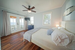 3 makuuhuonetta, silitysrauta/-lauta, ilmainen Wi-Fi, vuodevaatteet