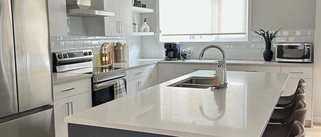 電子レンジ、オーブン、コンロ、食器洗い機