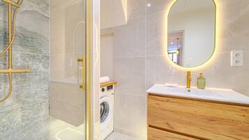 Doccia, asciugacapelli, asciugamani