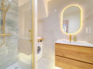 Doccia, asciugacapelli, asciugamani