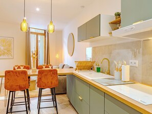 Fridge, microwave, oven, stovetop