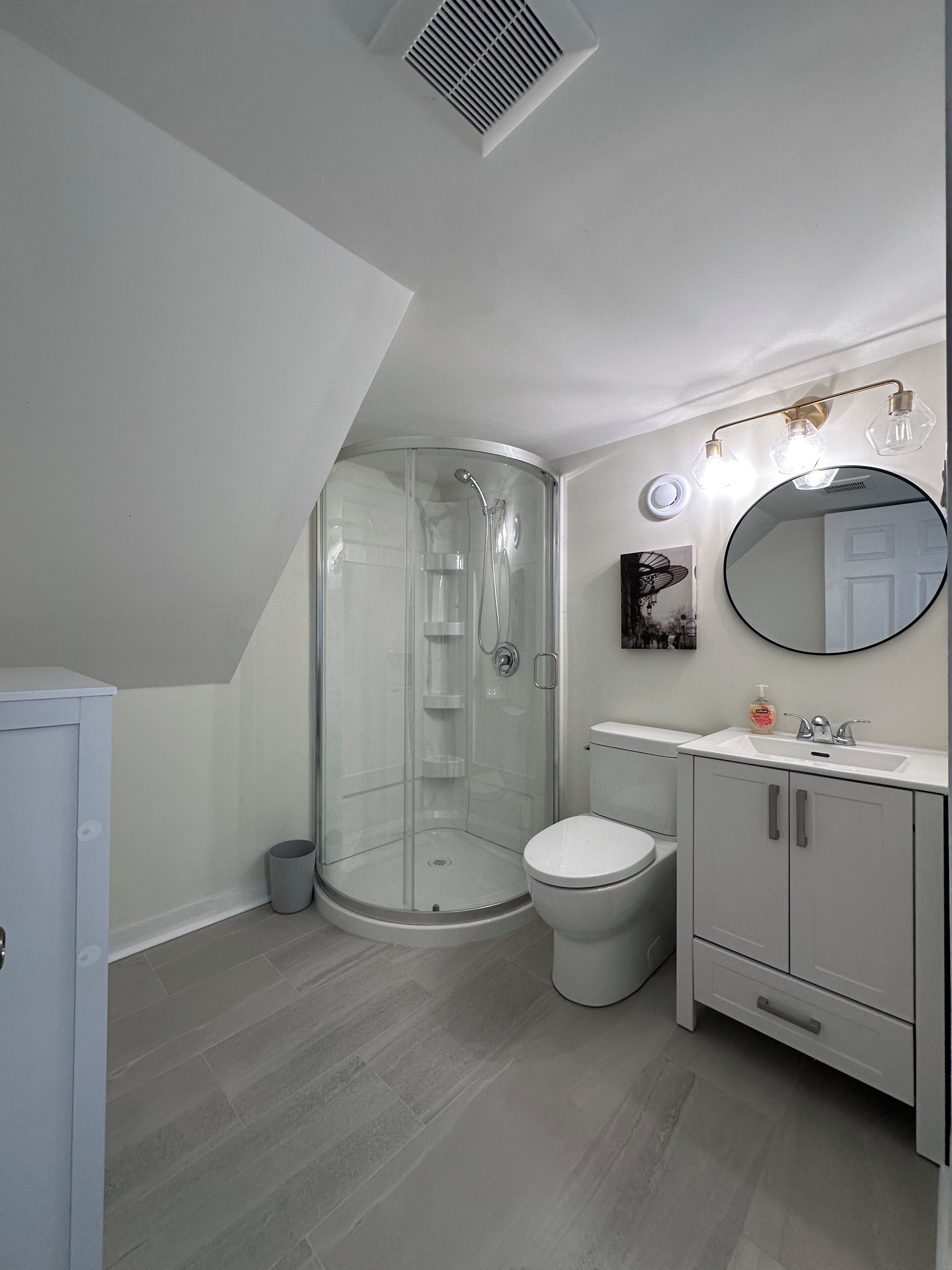 مناشف، صابون، ورق حمّام