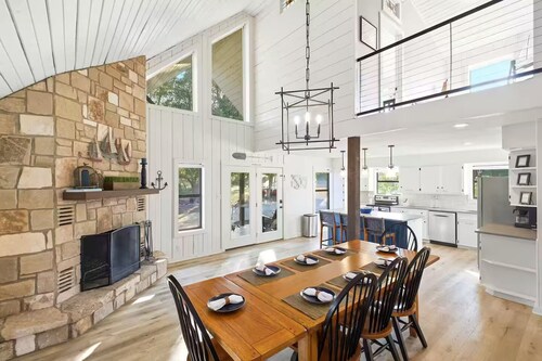 NEW! Lake View • Pool + Spa • Game Room • Fire Pit • Near Marina & Wineries