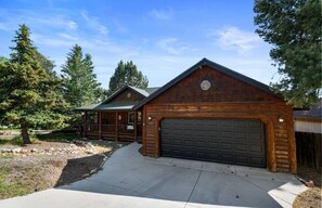 Exterior - Lone Wolf Lodge - W/ Beautiful Mountain View’s (Big Bear Lake)