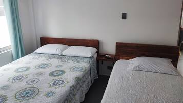 Cuna de viaje, wifi gratis y ropa de cama