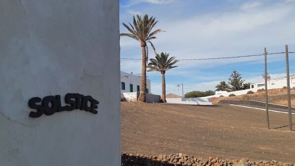 تفاصيل الفندق من الخارج