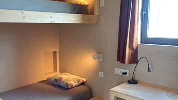 2 bedrooms, desk, iron/ironing board, travel crib