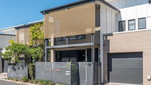 Exterior - East Village Collective Poolside Urban Ease 15 min to Airport (Cannon Hill)