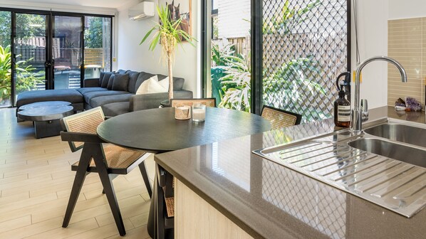 Interior - East Village Collective Poolside Urban Ease 15 min to Airport (Cannon Hill)