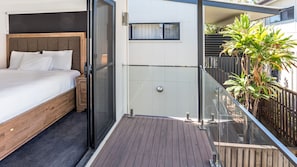 3 bedrooms, desk, free WiFi, bed sheets - East Village Collective Poolside Urban Ease 15 min to Airport (Cannon Hill)