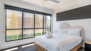 3 chambres, bureau, Wi-Fi gratuit, draps fournis