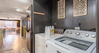 Sleeps 8 | 2 Homes | Near Oilfield & Firepit